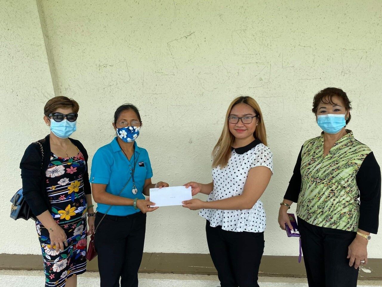 Filipino Ladies Association of Guam awards scholarship to Cruz